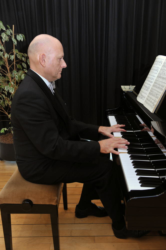 Wolfgang Weller playing Rachmaninoff 2011